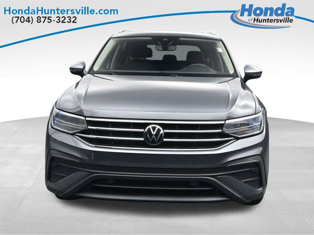 Used 2022 Volkswagen Tiguan SE FWD image 2