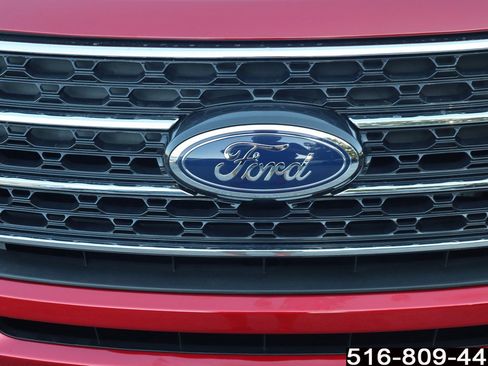 Used 2024 Ford Explorer XLT image 13