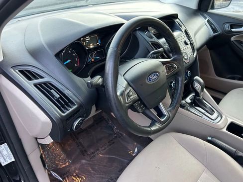 Used 2018 Ford Focus SE w/ Cold Weather Package image 4