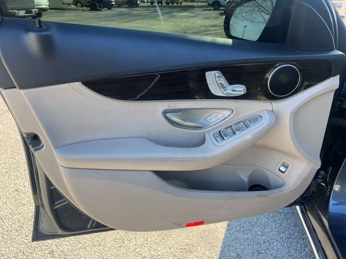 Used 2016 Mercedes-Benz C 300 Sedan image 10