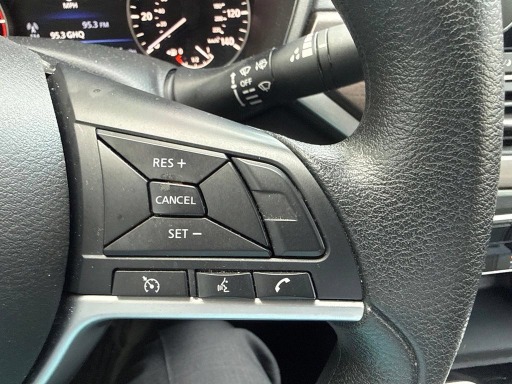 Used 2024 Nissan Altima 2.5 SV FWD image 18