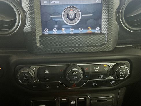 Used 2023 Jeep Wrangler Unlimited Sport AWD/4WD image 23