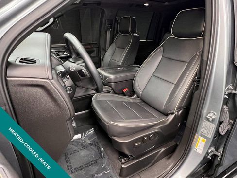 Used 2023 Chevrolet Suburban Premier image 3