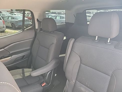 Used 2021 GMC Acadia SLE w/ Driver Convenience Package FWD image 11