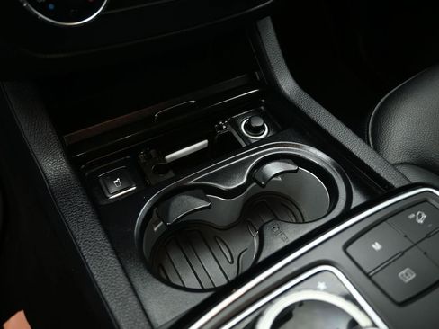 Used 2019 Mercedes-Benz GLE 400 4MATIC image 17