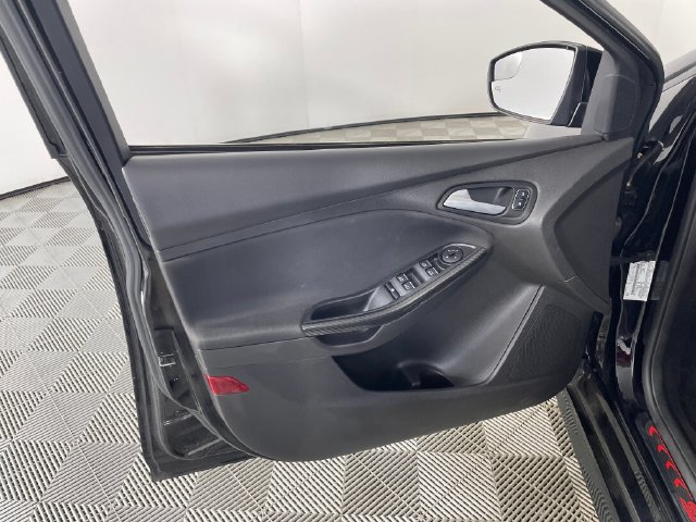 Used 2017 Ford Focus ST w/ Equipment Group 402A FWD image 13
