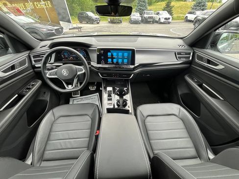 Certified 2025 Volkswagen Atlas Cross Sport SEL R-Line AWD/4WD image 14