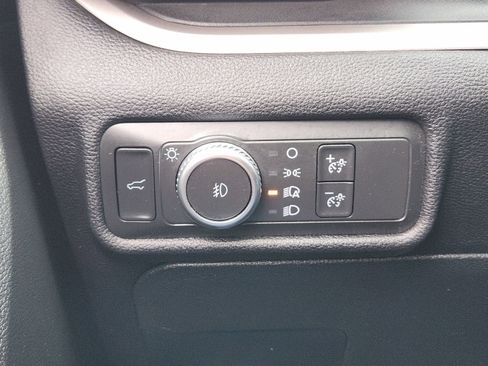 Used 2021 Ford Explorer XLT w/ Equipment Group 202A image 25