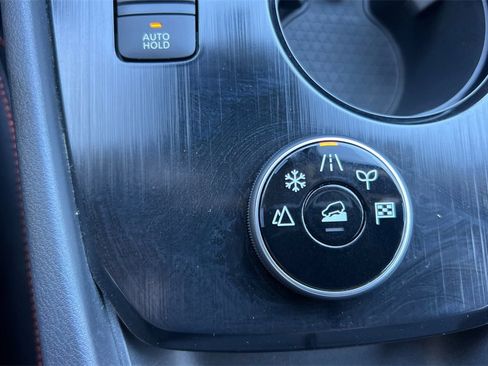 Used 2025 Nissan Rogue SV image 31