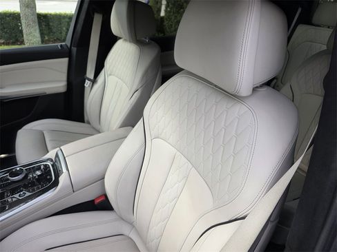 Certified 2024 BMW X7 xDrive40i w/ M Sport Package image 11