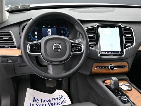 Used 2024 Volvo XC90 B5 Plus image 31