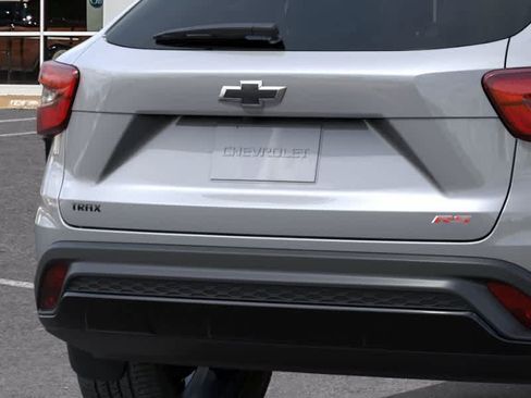 Used 2026 Chevrolet Trax RS FWD image 14