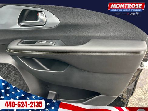 New 2026 Chrysler Pacifica Limited image 28