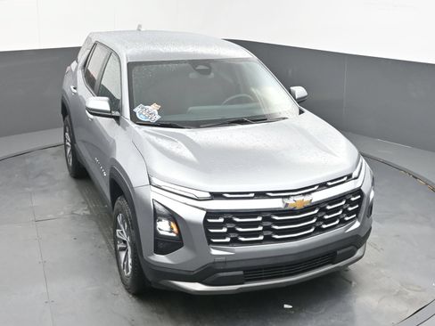 Used 2026 Chevrolet Equinox LT FWD image 32