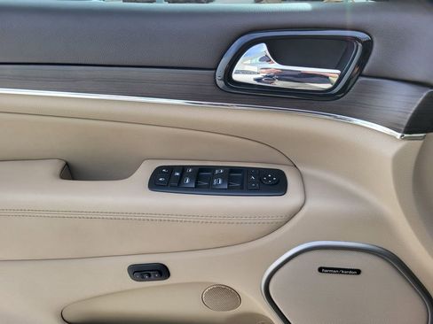 Used 2019 Jeep Grand Cherokee Overland image 6