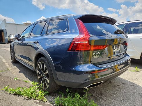 Used 2021 Volvo V60 T5 Cross Country w/ Climate Package AWD/4WD image 5