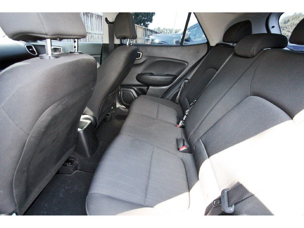 Used 2021 Hyundai Venue SE FWD image 14