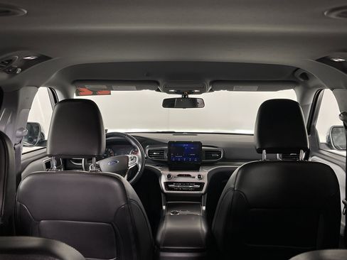 Used 2022 Ford Explorer XLT w/ Equipment Group 202A image 28