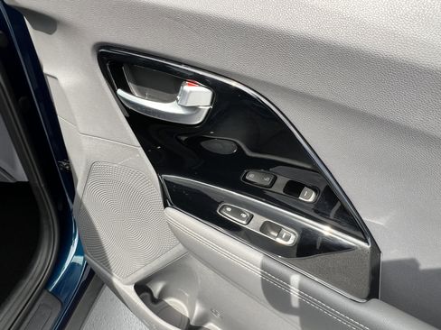 Certified 2022 Kia Niro LXS w/ Digital Cluster Package image 19