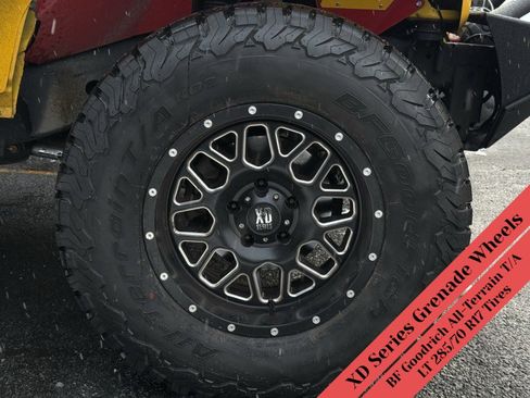 Used 2015 Jeep Wrangler Unlimited Rubicon image 42