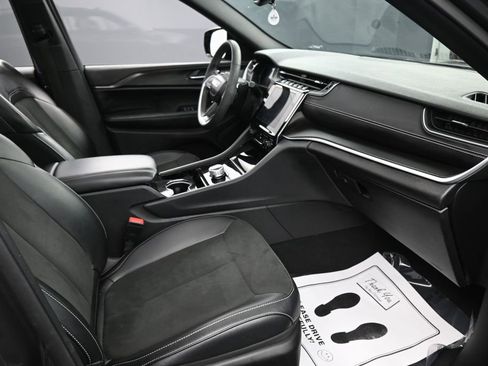 Used 2023 Jeep Grand Cherokee L Laredo AWD/4WD image 35