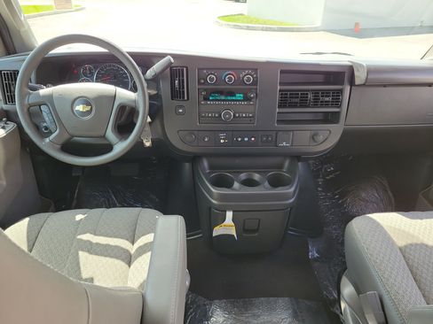 Used 2025 Chevrolet Express 3500 LT w/ LT Preferred Equipment Group RWD image 19
