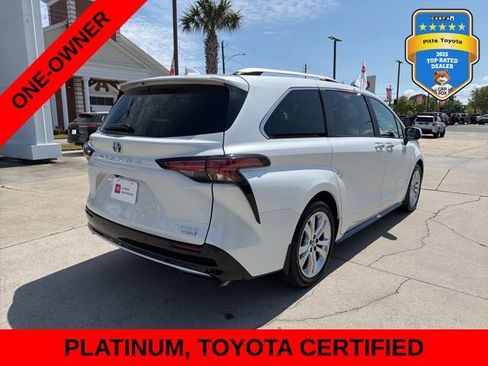 Certified 2024 Toyota Sienna Platinum FWD image 5