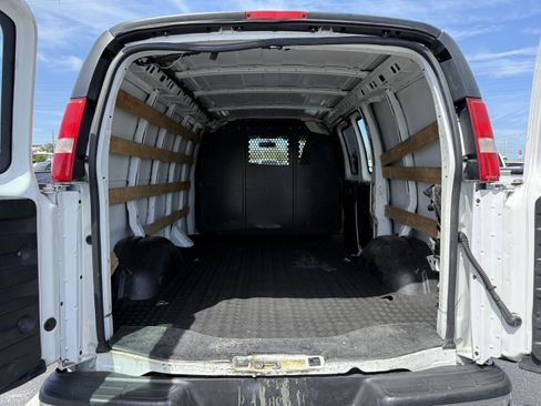 Used 2021 GMC Savana 2500 w/ Driver Convenience Package image 9