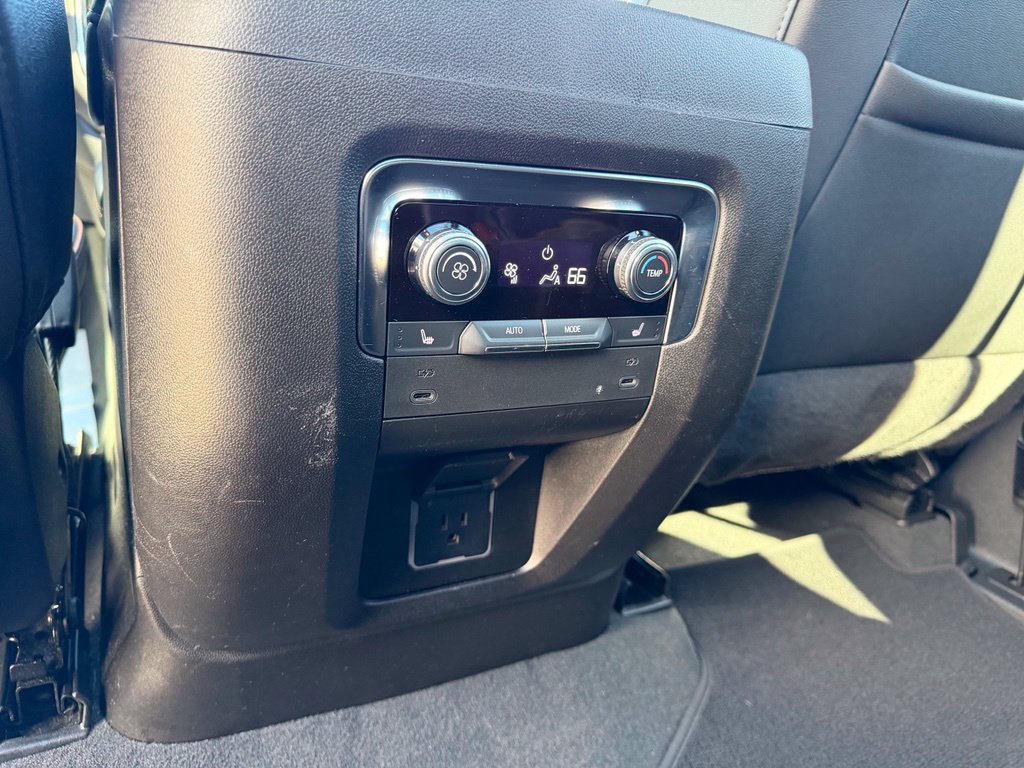Used 2025 GMC Yukon AT4 w/ AT4 Premium Package AWD/4WD image 14