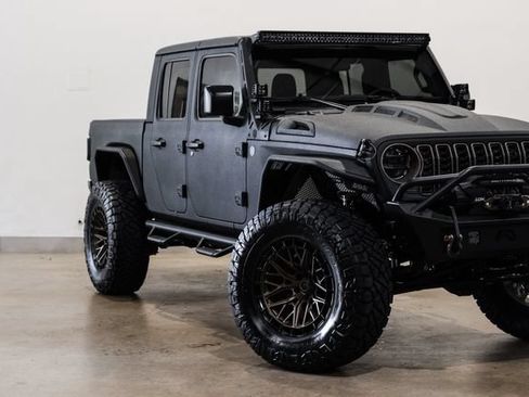 Used 2025 Jeep Gladiator Sport AWD/4WD image 29