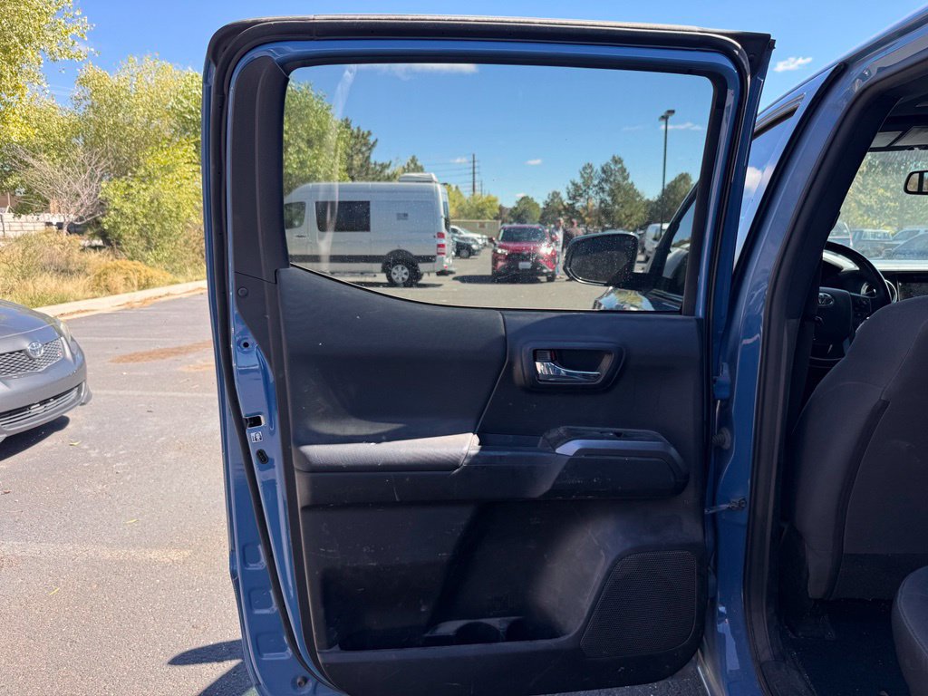 Used 2019 Toyota Tacoma TRD Off-Road w/ Technology Package AWD/4WD image 19