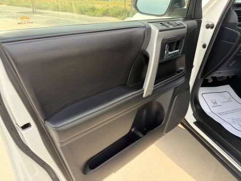 Used 2016 Toyota 4Runner SR5 Premium AWD/4WD image 16