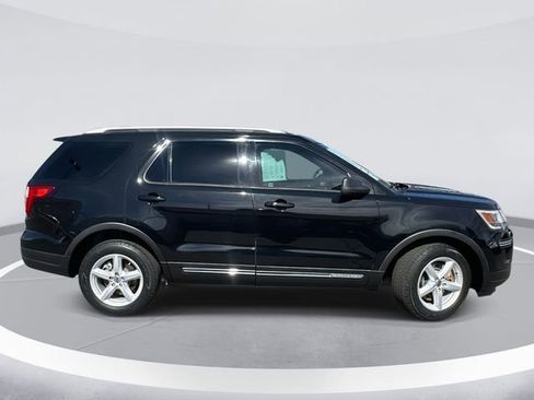 Certified 2019 Ford Explorer XLT FWD image 4