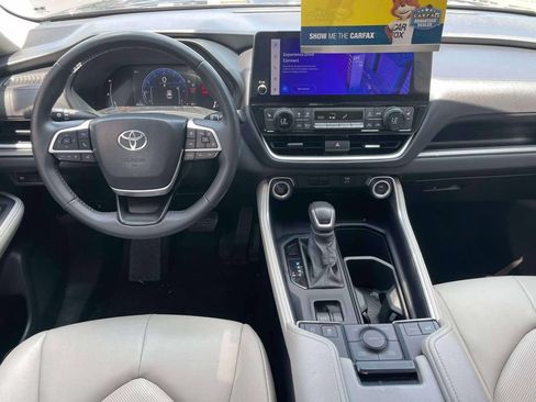 Used 2024 Toyota Grand Highlander AWD image 13