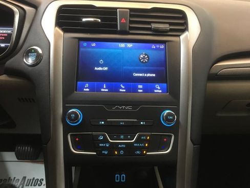 Used 2019 Ford Fusion SE FWD image 14