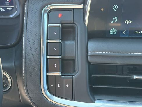 Used 2024 Chevrolet Tahoe Premier w/ Advanced Technology Package RWD image 33