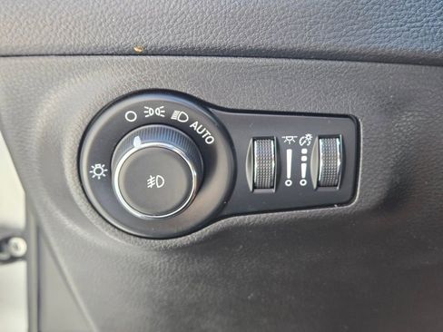 Used 2020 Jeep Compass Limited FWD image 29