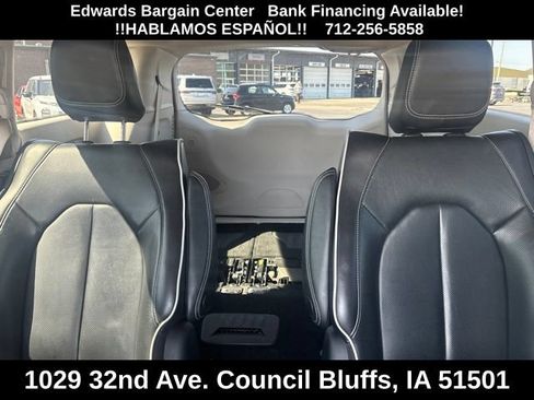 Used 2023 Chrysler Pacifica Limited FWD image 25