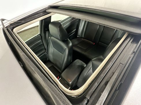 Used 2017 Chrysler 300 C image 21