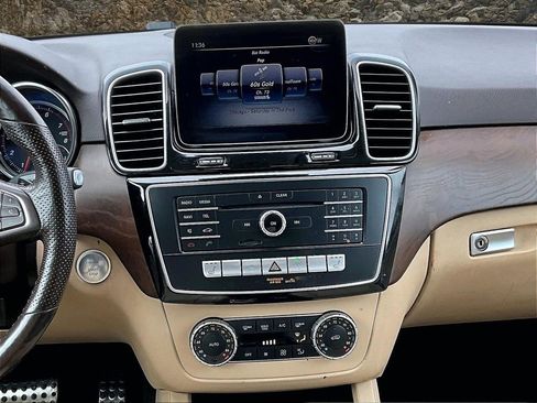 Used 2019 Mercedes-Benz GLE 400 4MATIC w/ Premium 1 Package image 6