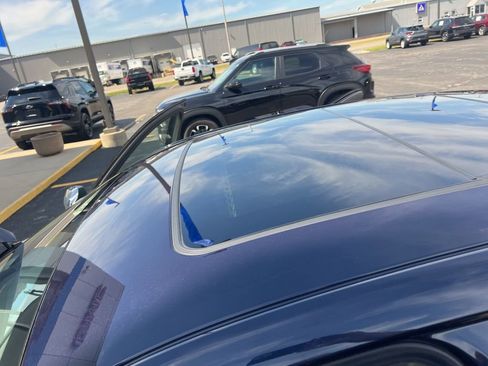 Used 2017 Chevrolet Impala Premier w/ Enhanced Convenience Package FWD image 2