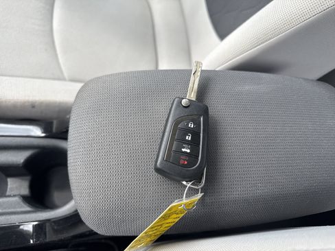 Used 2021 Toyota Corolla LE image 21