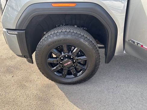 Used 2025 GMC Sierra 2500 AT4 image 30