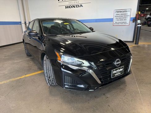 Used 2025 Nissan Altima 2.5 SV FWD image 3