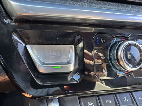 Used 2022 GMC Sierra 1500 Denali AWD/4WD image 39