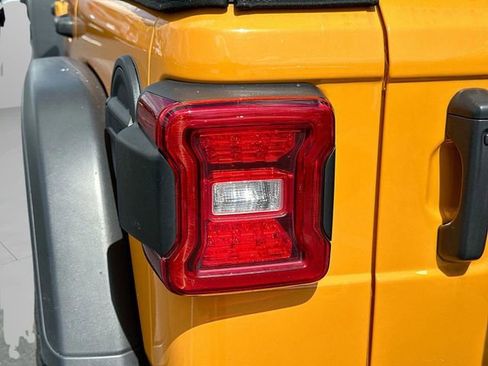 Used 2021 Jeep Wrangler Unlimited Rubicon AWD/4WD image 7