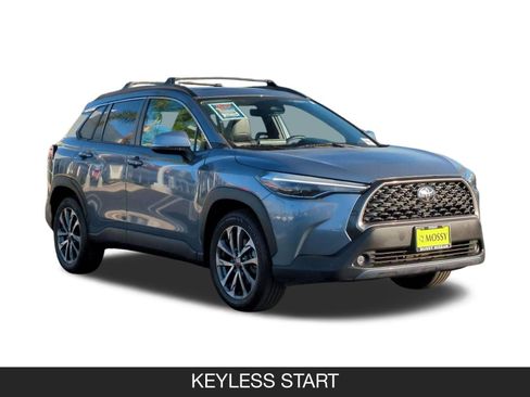 Used 2023 Toyota Corolla Cross XLE w/ Convenience Package image 2