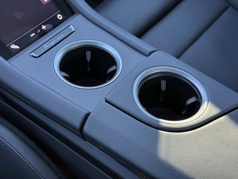 Used 2025 Porsche Taycan image 22