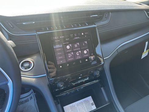 New 2026 Jeep Grand Cherokee L 4WD image 36