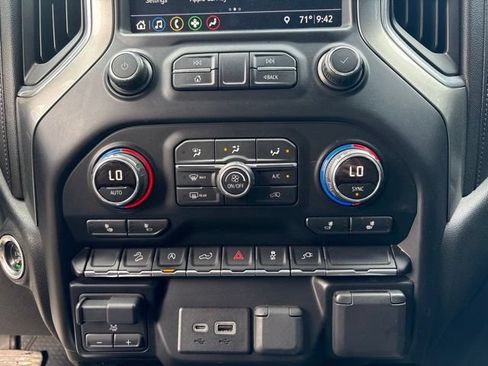 Used 2019 Chevrolet Silverado 1500 LT Trail Boss AWD/4WD image 10